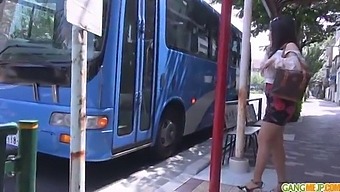 Orgia Adolescente Com Boquete Japonês E Brinquedos Sexuais Divertidos