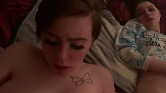 Zažite Dokonalú Trojku S Dvoma Dievčatami A Chlapom V Tomto Hd Videu!
