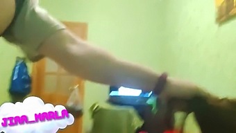 Một Sinh Viên Đại Học Bị Bắt Gặp Trong Một Video Khó Tính Với Bạn Cùng Phòng Của Cô.
