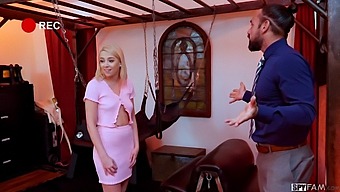 Blondýnka Nevlastní Dcera Překvapí Šťastného Nevlastního Otce Výstředním Sexem